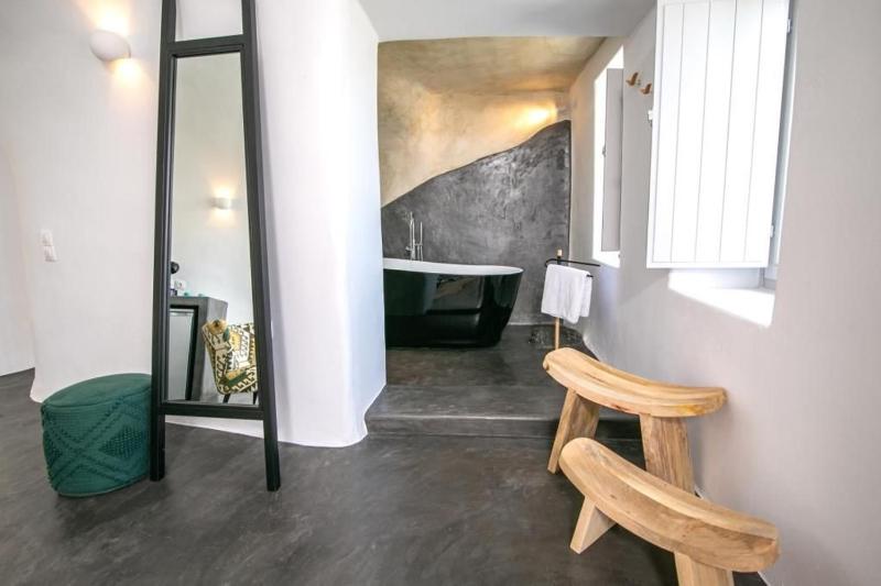Luxury Santorini Villa Villa Elysian Dyo Private Hot Tub Air Conditioning - image 2