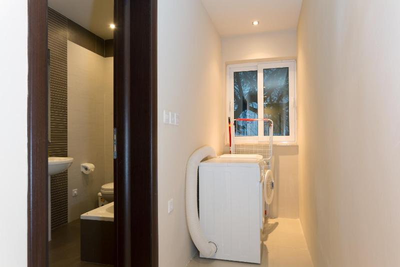 Lime and Kiwi Three-Bedroom Apartment image 2