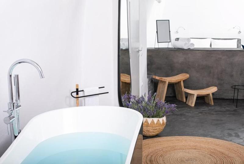 Luxury Santorini Villa Villa Elysian Dyo Private Hot Tub Air Conditioning - image 6