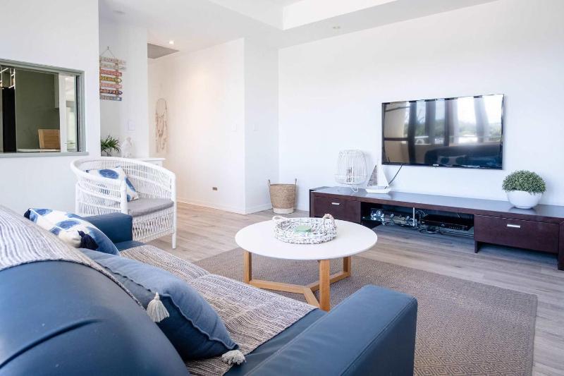 Live like a local In The Heart of Moffat Beach - image 15