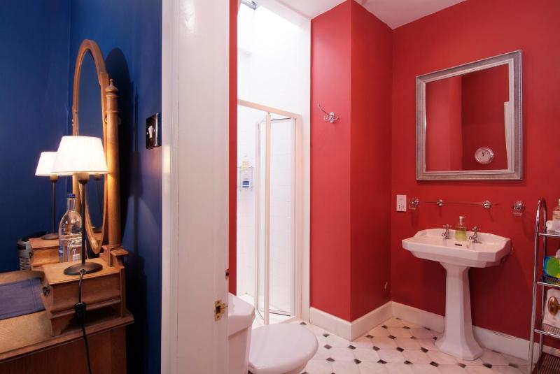 Twin Room image 2