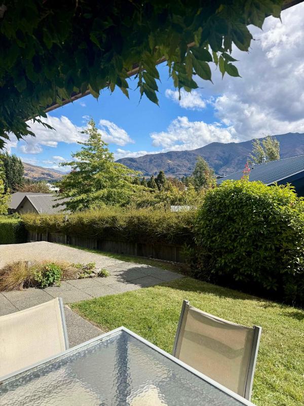 Wanaka 'Mount Iron Studio' with private terrace - image 8