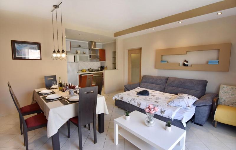 Umag flat with terrace and garden - image 40