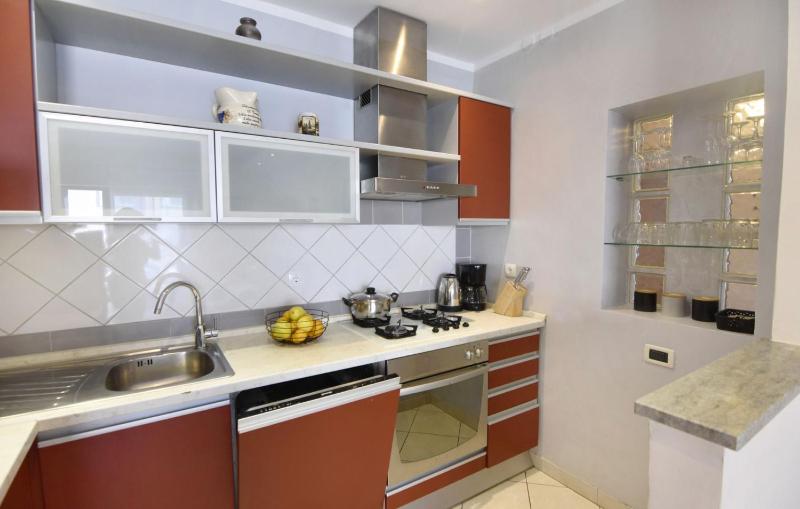 Umag flat with terrace and garden - image 9