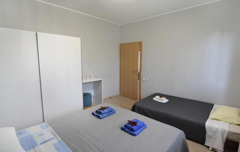 Umag flat with terrace and garden - image 33