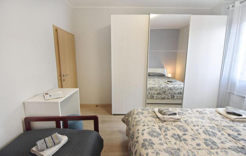 Umag flat with terrace and garden - image 35