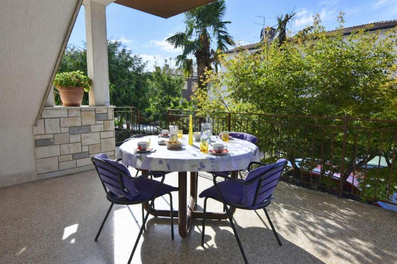 Umag flat with terrace and garden - image 34