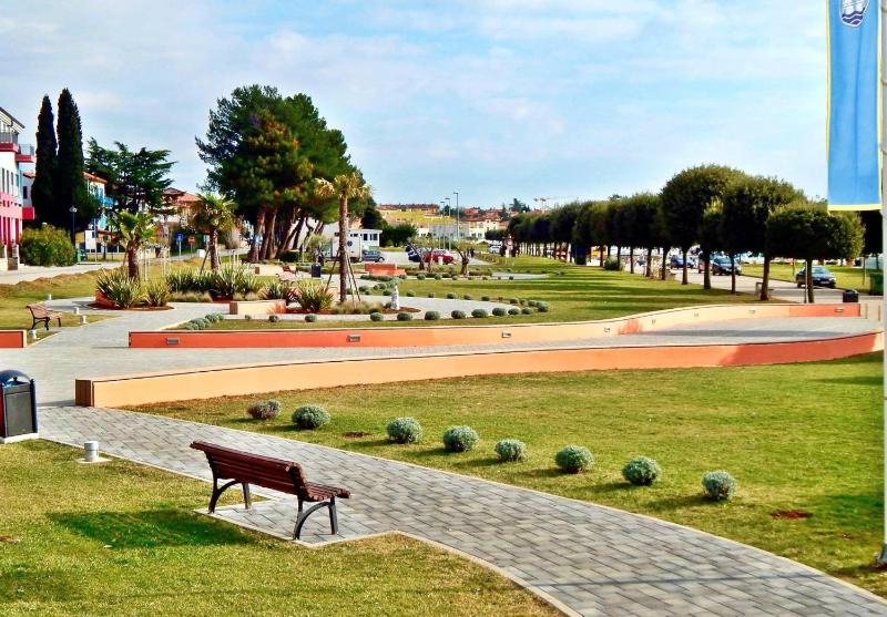 Umag flat with terrace and garden - image 39