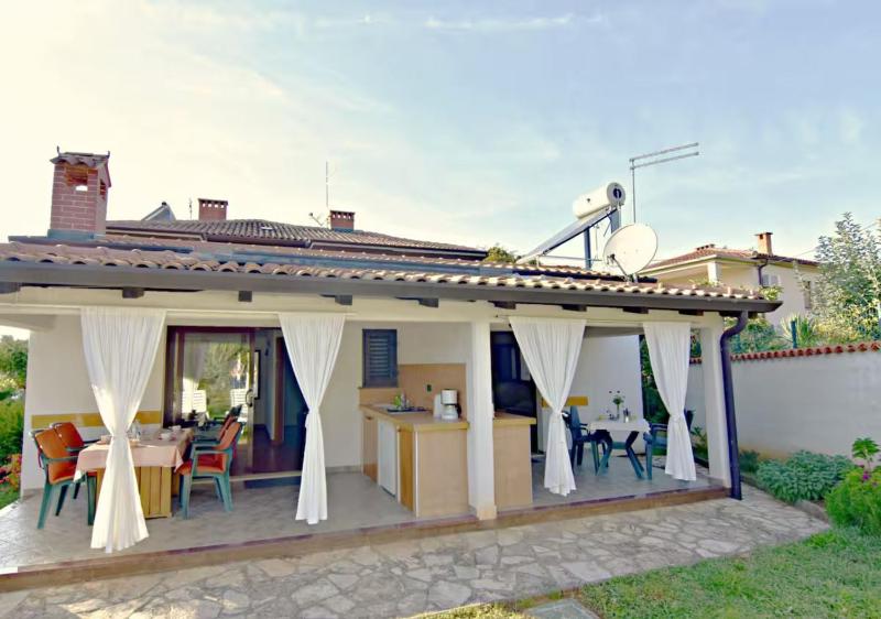 Cozy flat with garden access in Umag - image 14