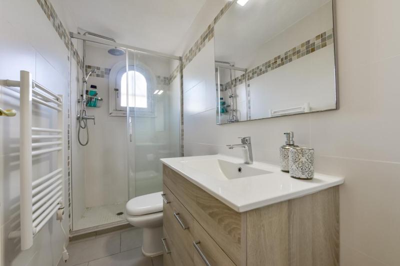 AT363 Buenavista - image 18