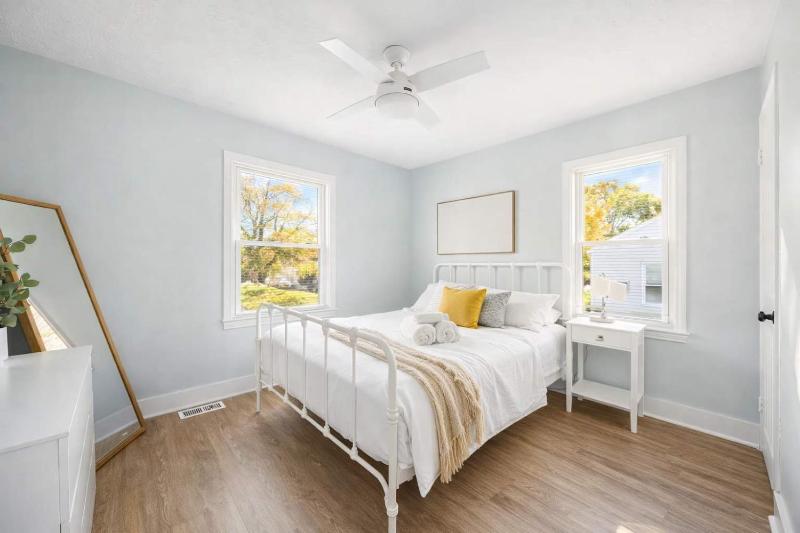 Cozy 2BR Home Near Downtown w Backyard & Parking - image 46