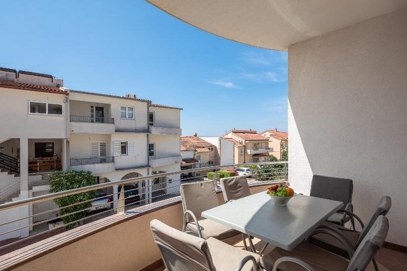 Brkić Apartments with Private Parking - image 4