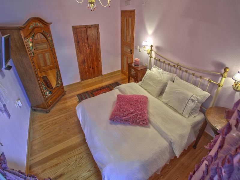 Classic Double Room image 2