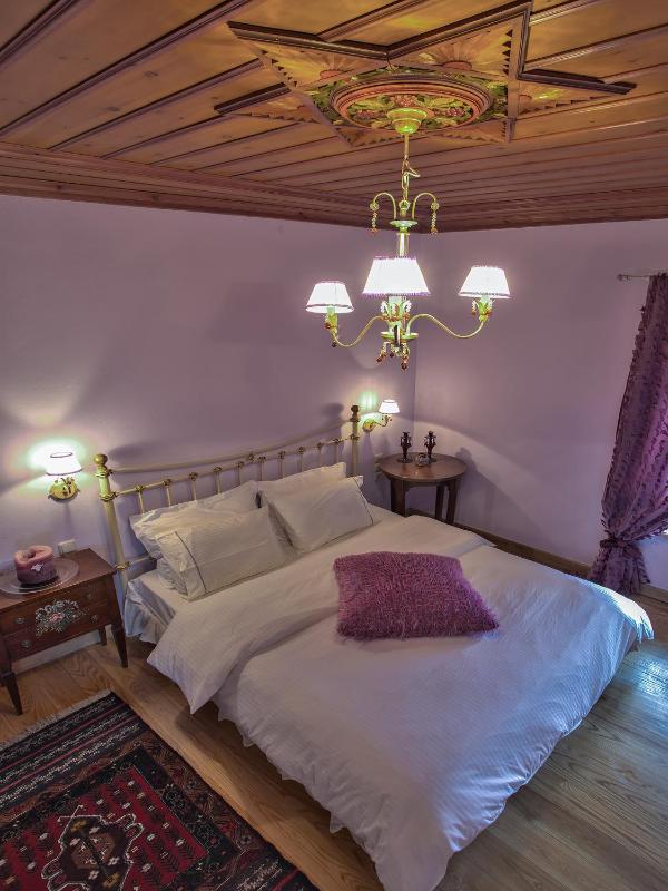 Classic Double Room image 3