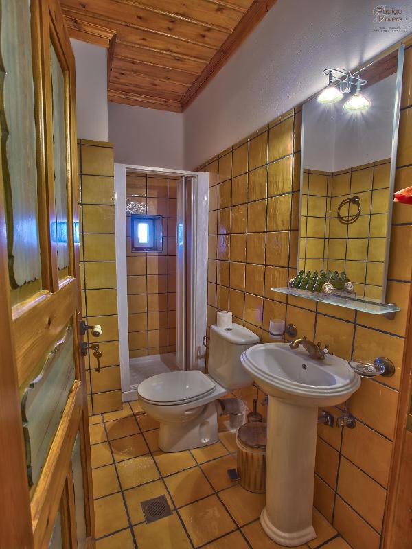 Classic Double Room image 4