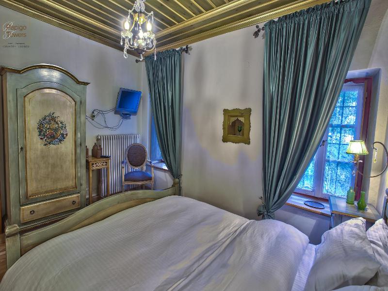 Classic Double Room image 1
