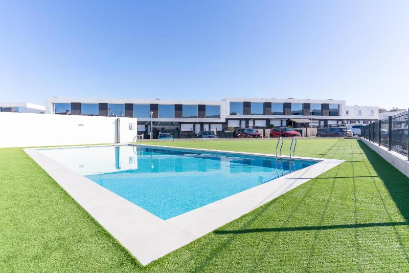rentafive - Chalet - Piscina - Nuevo - image 4