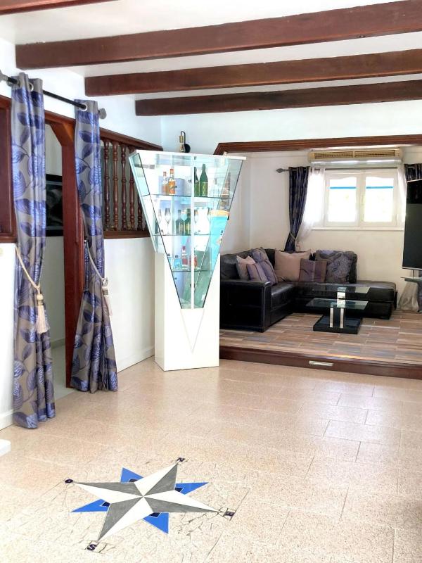 Villa avec piscine privée à Ducos 200 m² - image 13