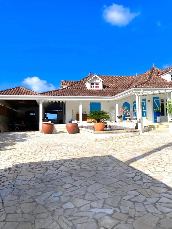 Villa avec piscine privée à Ducos 200 m² - image 11