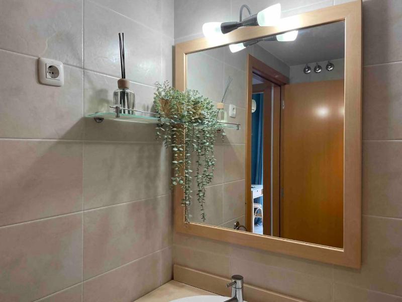 Bonito piso con terraza y piscina cerca del mar - image 10