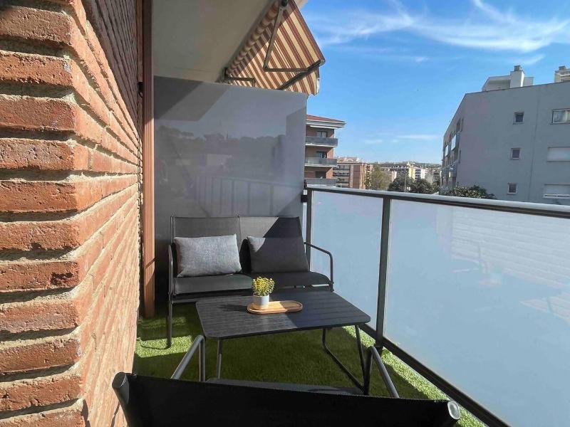 Bonito piso con terraza y piscina cerca del mar - image 3