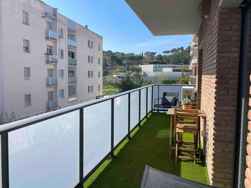 Bonito piso con terraza y piscina cerca del mar - image 21