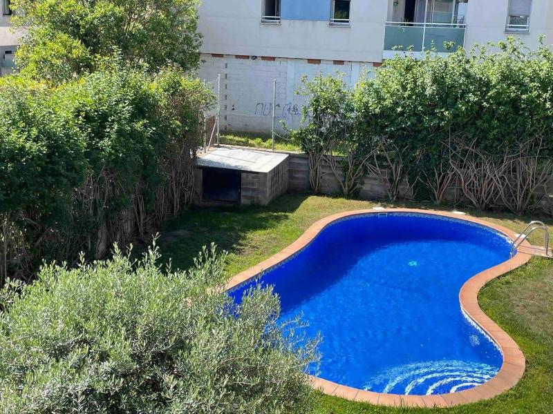 Bonito piso con terraza y piscina cerca del mar - image 27