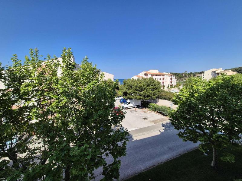 Appartement vue mer dans grand domaine avec piscine. - image 10