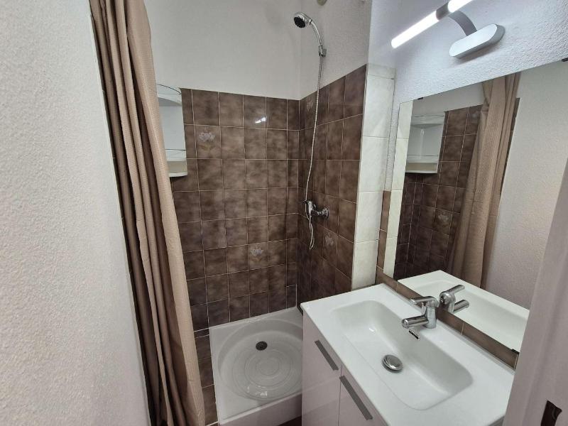 Appartement vue mer dans grand domaine avec piscine. - image 7