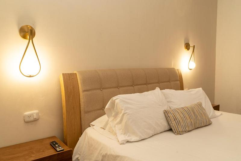 Casa Quero 954 COZY HOUSE ROOFTOP POOL AC OLD CITY - image 5