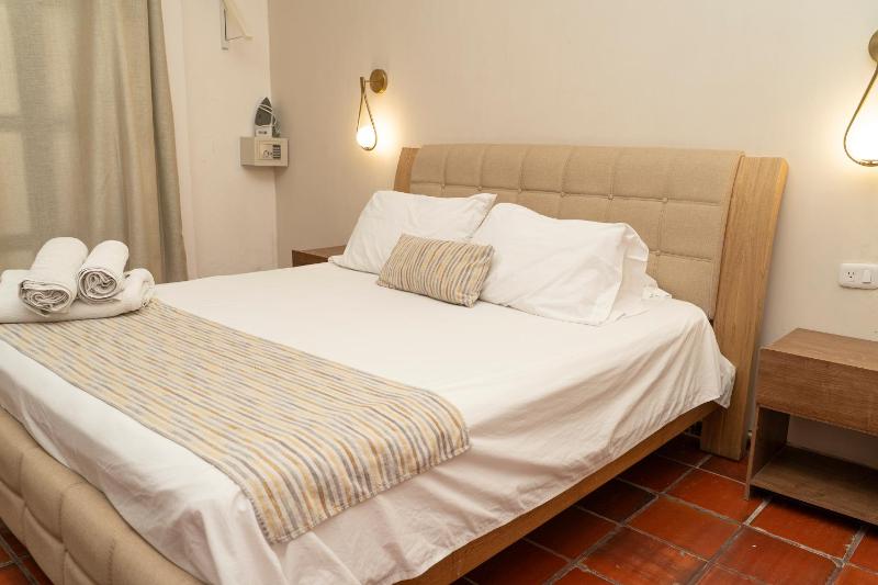 Casa Quero 954 COZY HOUSE ROOFTOP POOL AC OLD CITY - image 9