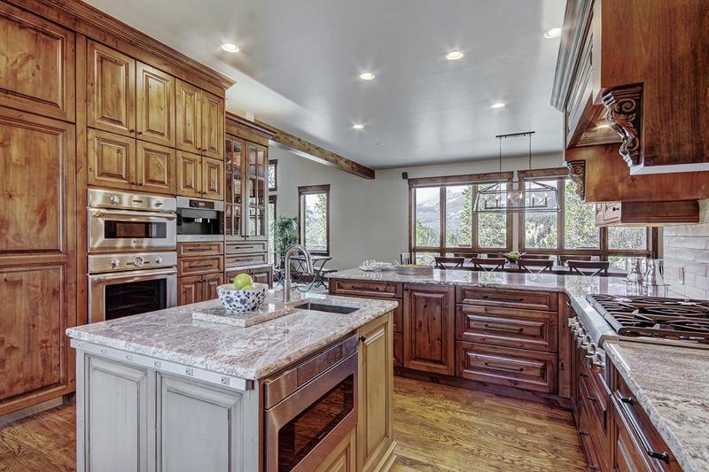 Breck Escape: Luxury Highlands Home Hot Tub & Steam Shower Sleeps 12! - image 49