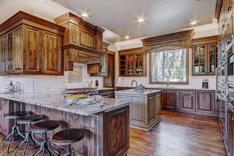 Breck Escape: Luxury Highlands Home Hot Tub & Steam Shower Sleeps 12! - image 46