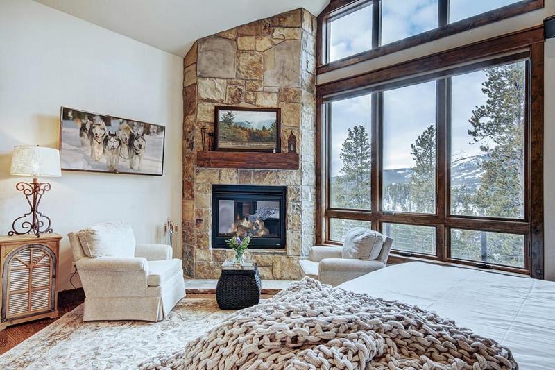 Breck Escape: Luxury Highlands Home Hot Tub & Steam Shower Sleeps 12! - image 11