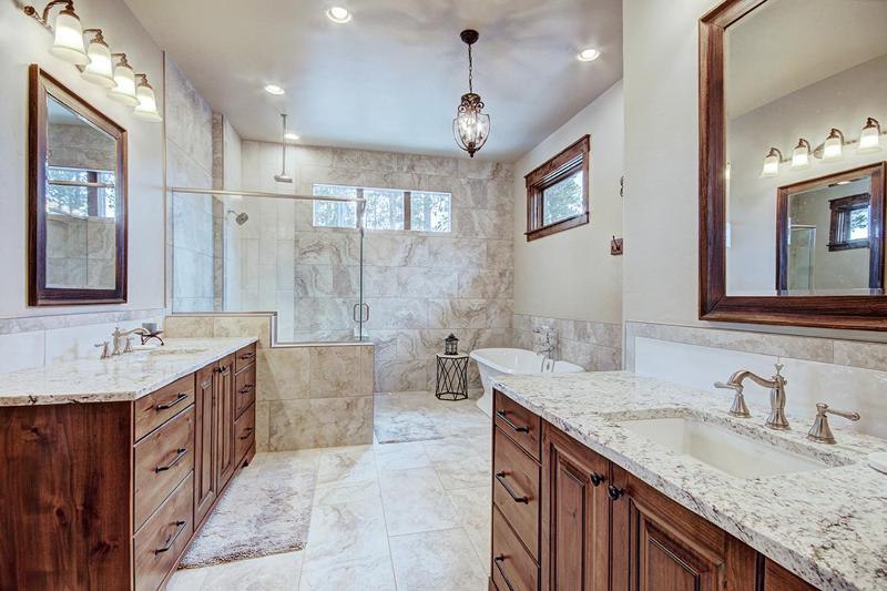 Breck Escape: Luxury Highlands Home Hot Tub & Steam Shower Sleeps 12! - image 12