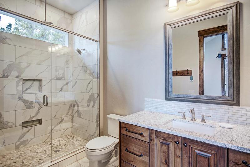 Breck Escape: Luxury Highlands Home Hot Tub & Steam Shower Sleeps 12! - image 28