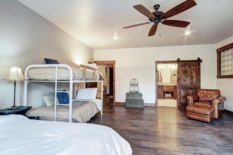 Breck Escape: Luxury Highlands Home Hot Tub & Steam Shower Sleeps 12! - image 20