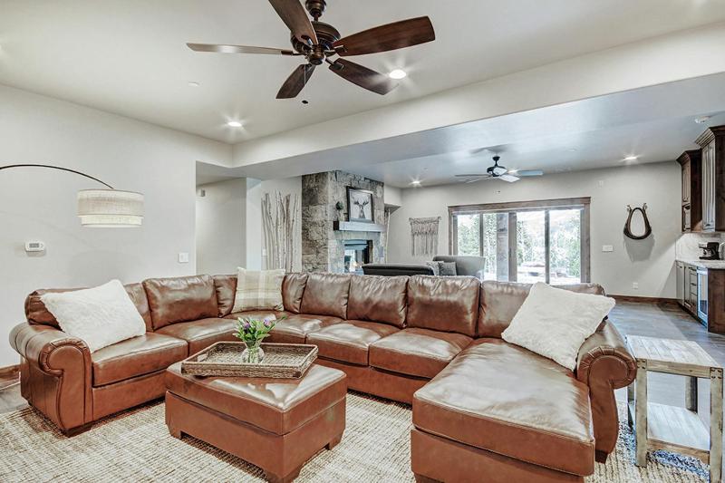Breck Escape: Luxury Highlands Home Hot Tub & Steam Shower Sleeps 12! - image 7