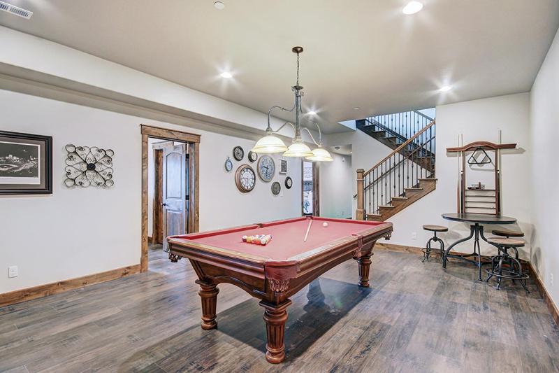 Breck Escape: Luxury Highlands Home Hot Tub & Steam Shower Sleeps 12! - image 9