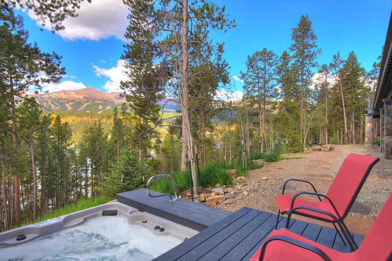 Breck Escape: Luxury Highlands Home Hot Tub & Steam Shower Sleeps 12! - image 4