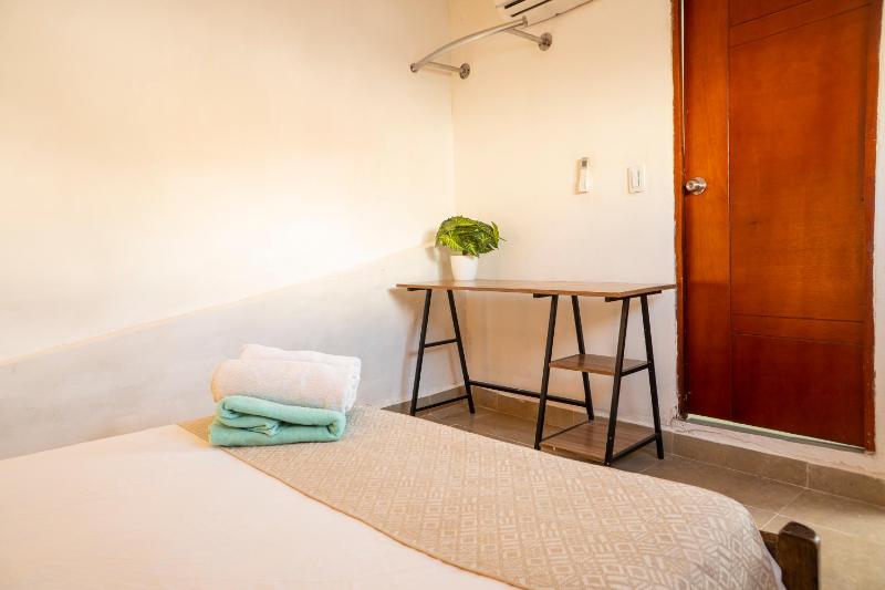 Casa Quero 915 4BR House Old City rooftop jacuzzi AC full Wifi - image 4