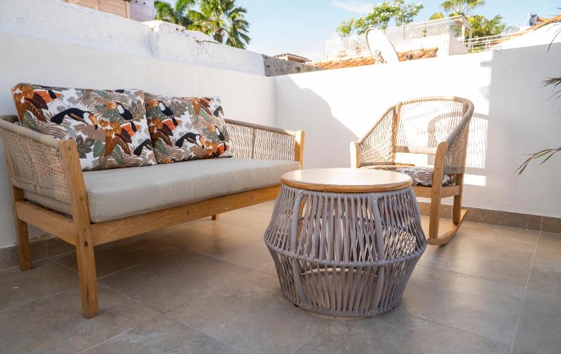 Casa Quero 915 4BR House Old City rooftop jacuzzi AC full Wifi - image 5