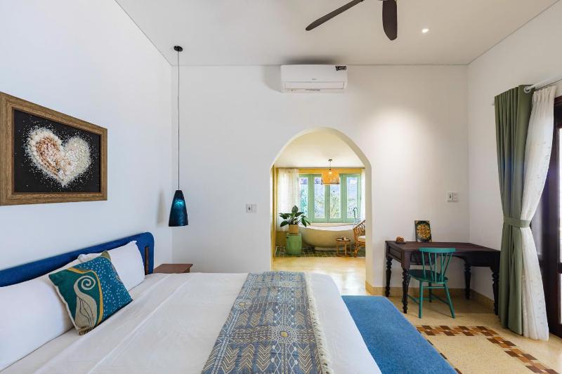 Holiday Villa 6BR Beachside by HÙA Homes - image 5