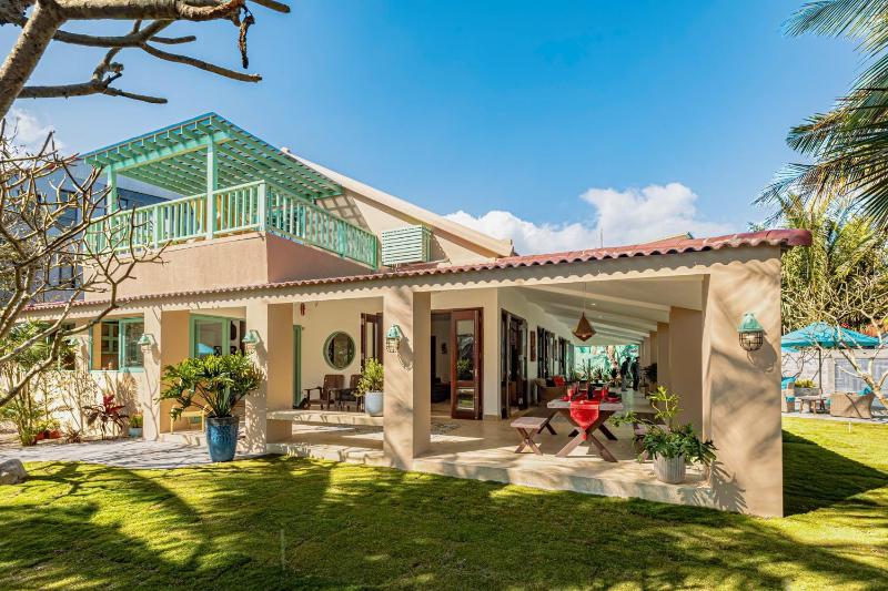 Holiday Villa 6BR Beachside by HÙA Homes - image 15