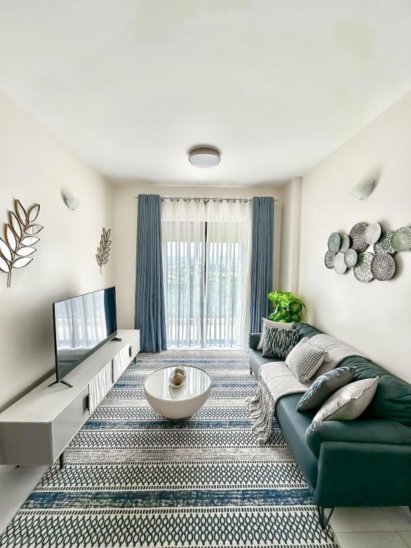 Serene Lakeside Luxury at Pacific Victorian - image 1