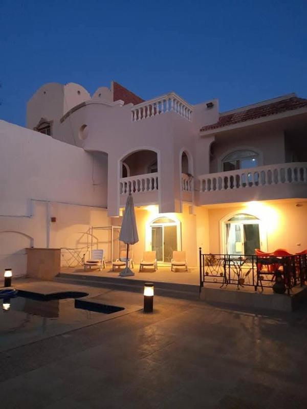 Private villa with swimming pool - image 1