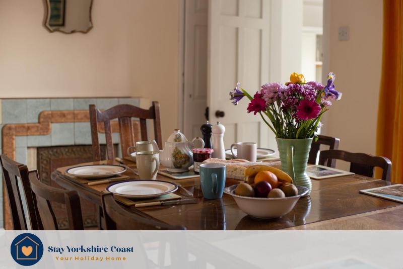 Half Moon House - Timeless Charm with Sea Views - image 29