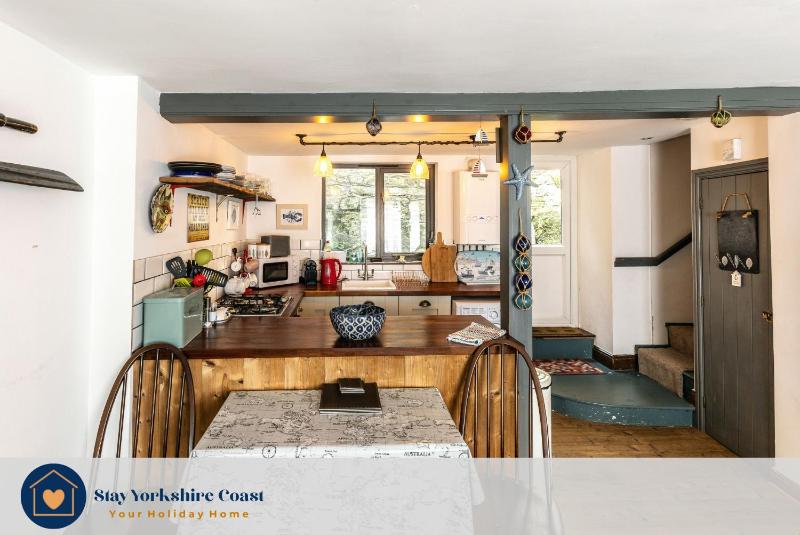 Quaint Fishermans Cottage 2-Bed with Sea Views - image 26