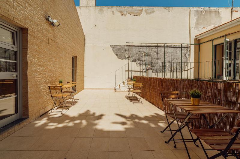 DownTown Guest House - image 6