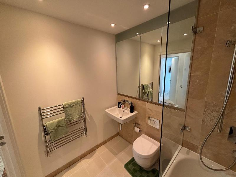 B1 Deluxe Suite - image 15
